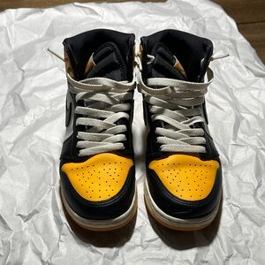 Air Jordan 1 Retro High OG GS Taxi  (Black and Yellow)High-Top Sneakers